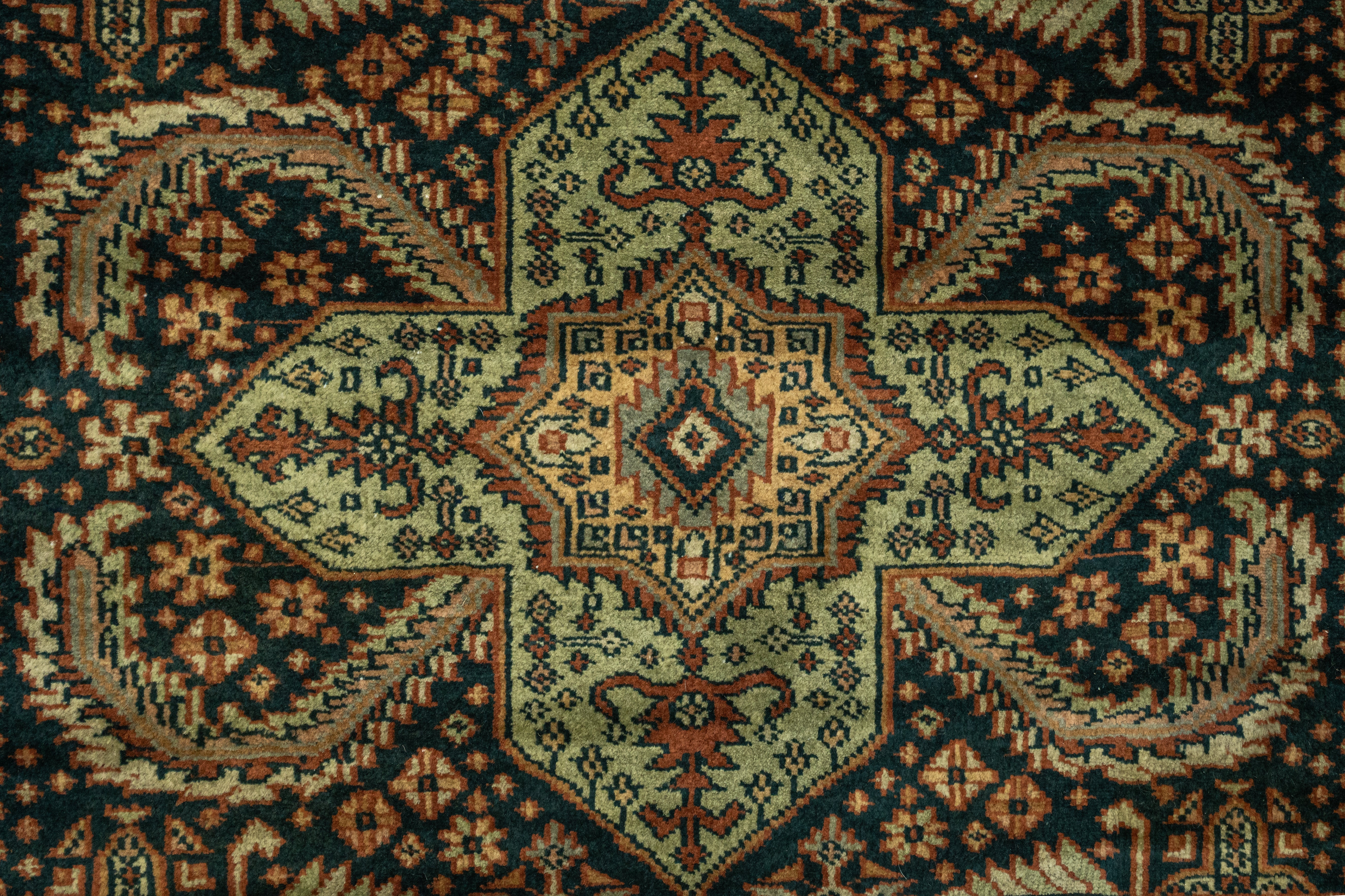 Handknotted Modern Carpet DIA- 97 BAKTYARI